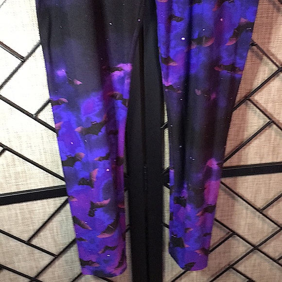 NEW NOBOUNDRIES HIGH- RISE LEGGINGS ANKLE LENGTH WITH BATS SIZE LARGE - Picture 3 of 5